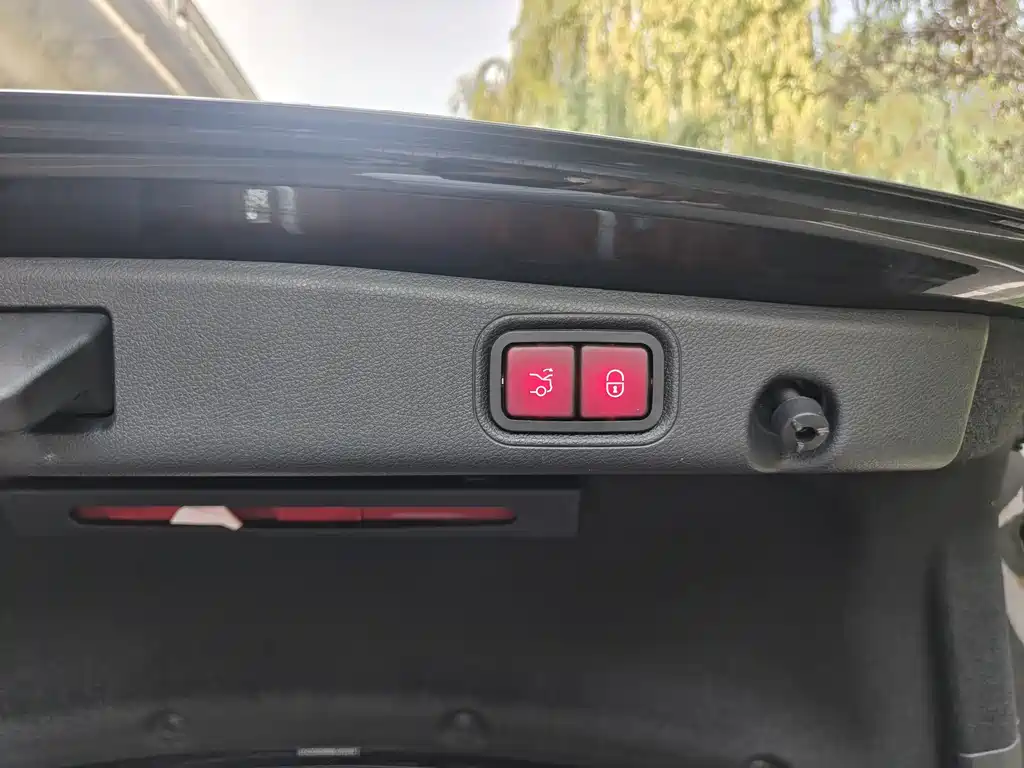 Mercedes-Benz E-Class 2020 — фото 16