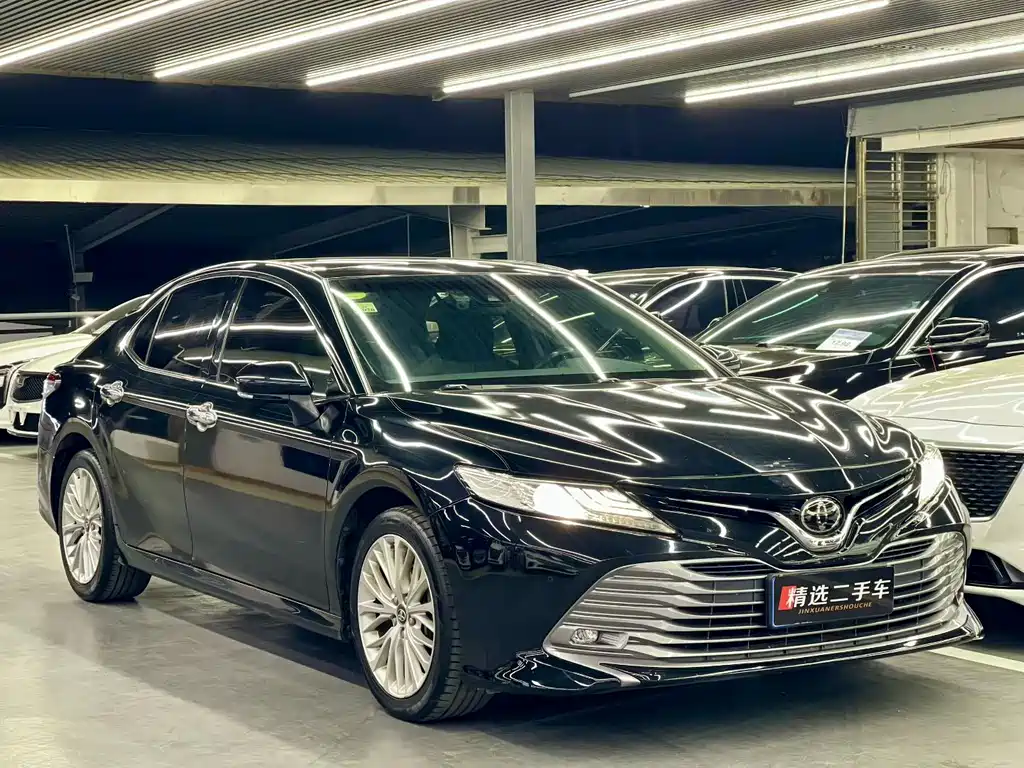 Toyota Camry 2018 — фото 2