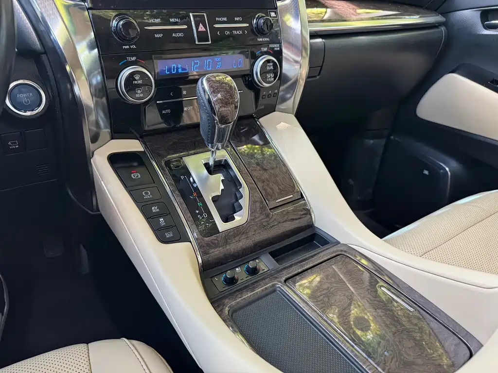 Toyota Vellfire 2021 — фото 12