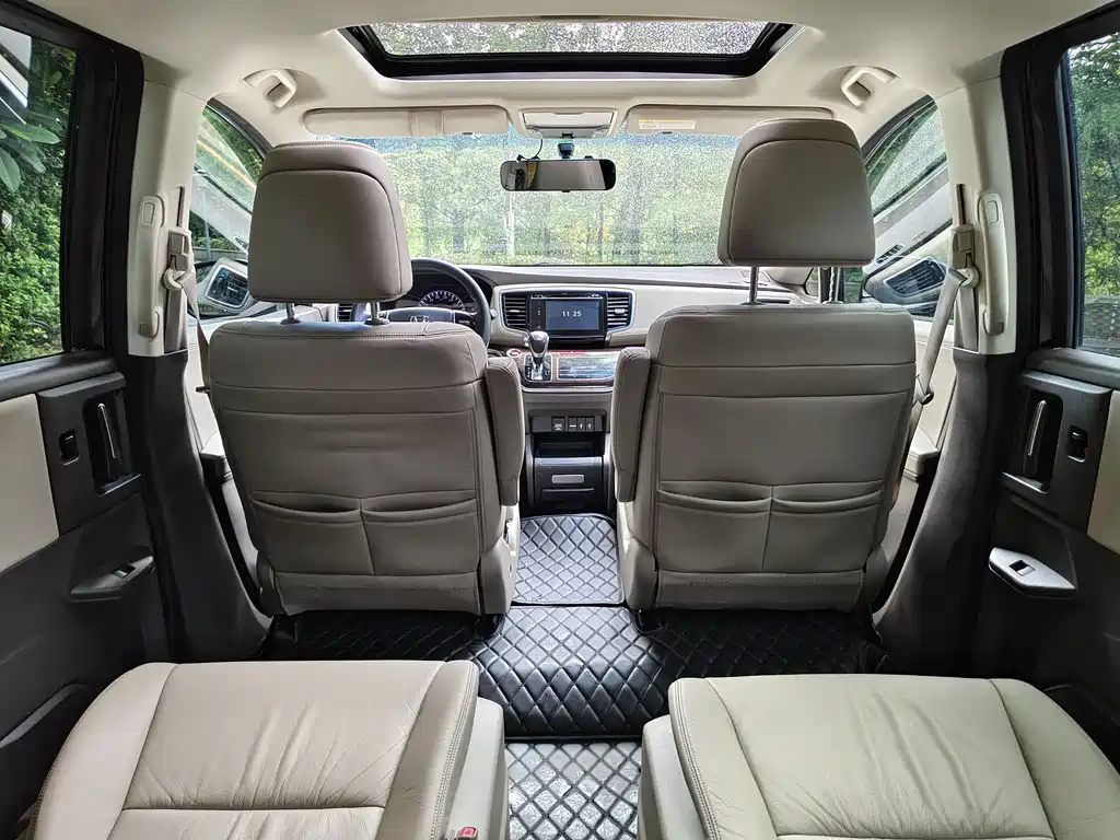 Honda Odyssey 2017 — фото 10
