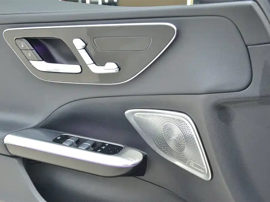 Mercedes-Benz C-Class 2024 — фото 10