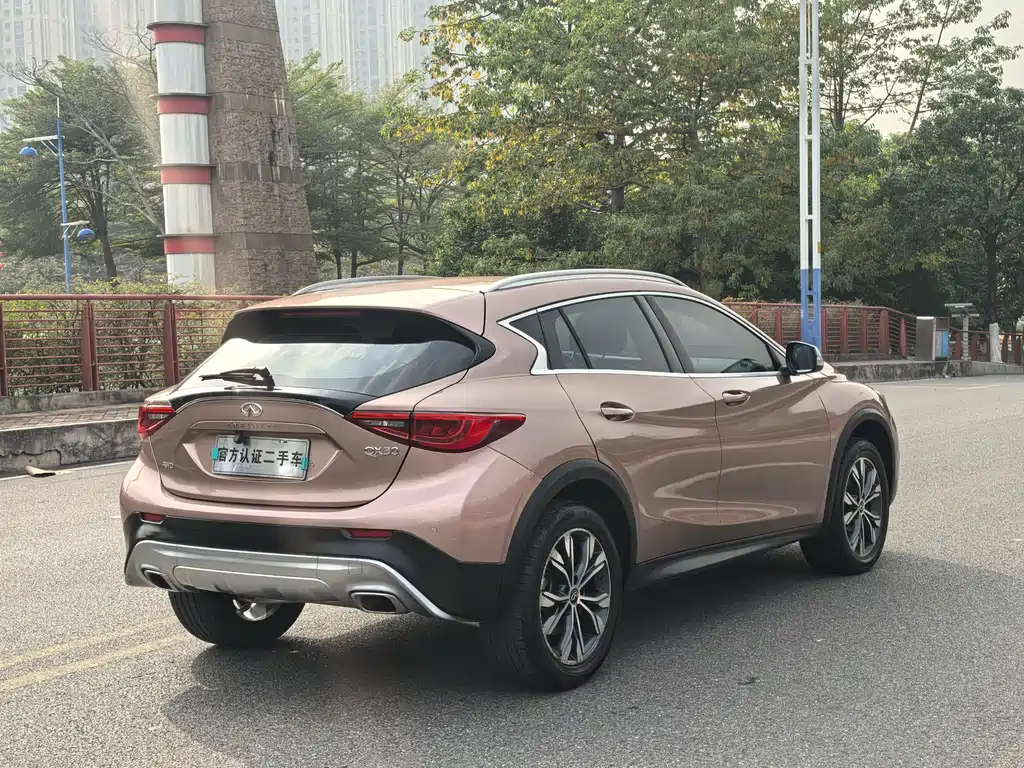 Infiniti QX30 2017 — фото 10