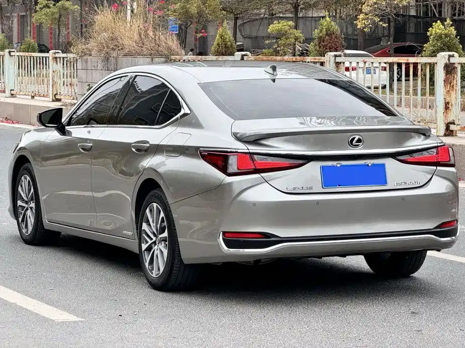 Lexus ES 2024 — фото 9