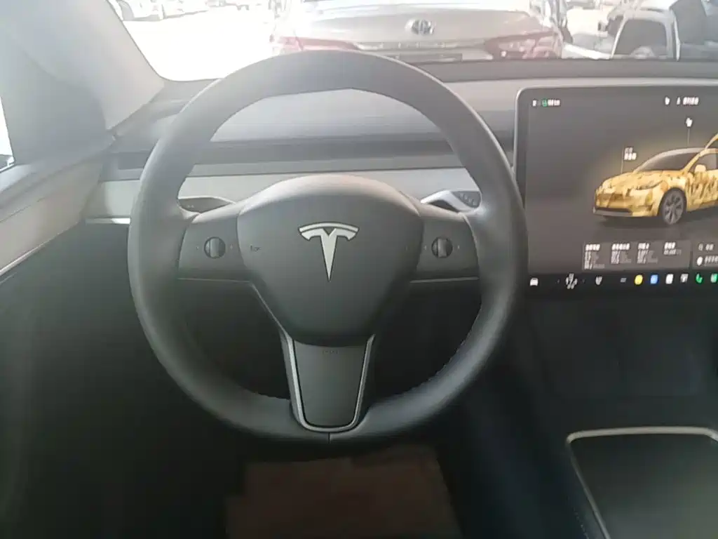 Tesla Model Y 2024 — фото 11