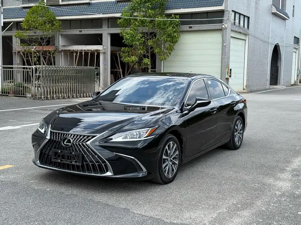 Lexus ES 2024 — фото 1