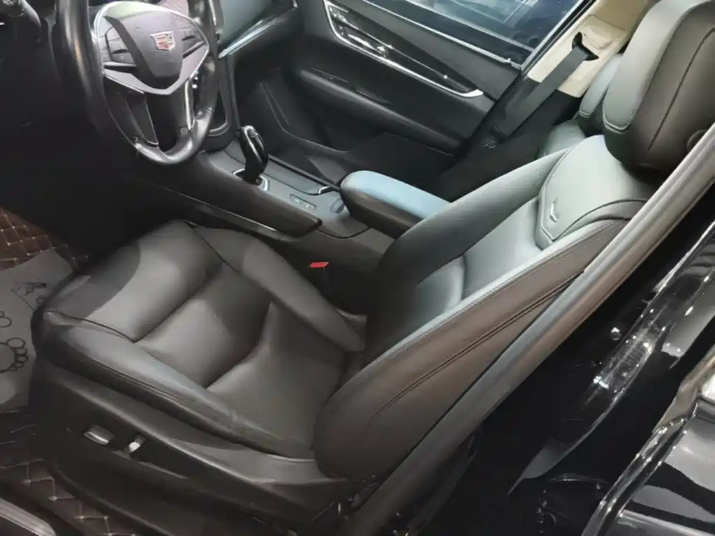 Cadillac XT5 2017 — фото 15