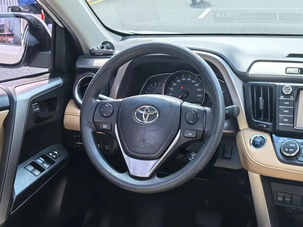 Toyota RAV4 2017 — фото 8