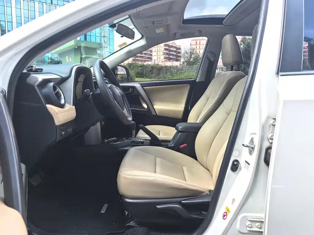 Toyota RAV4 2017 — фото 4
