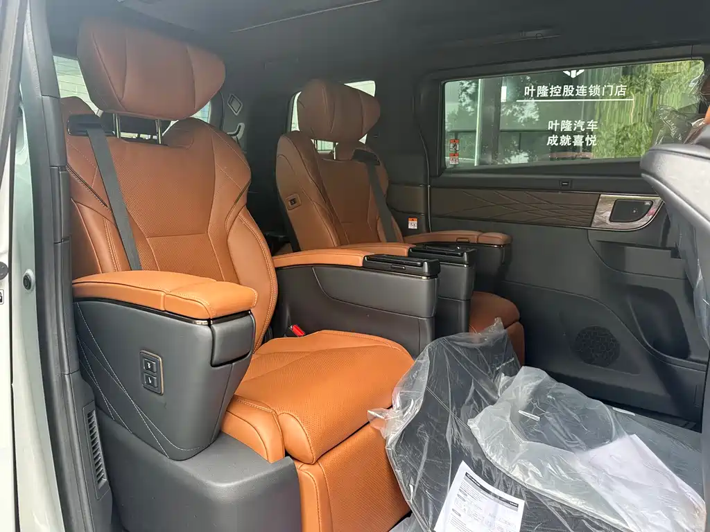 Toyota Vellfire — фото 8