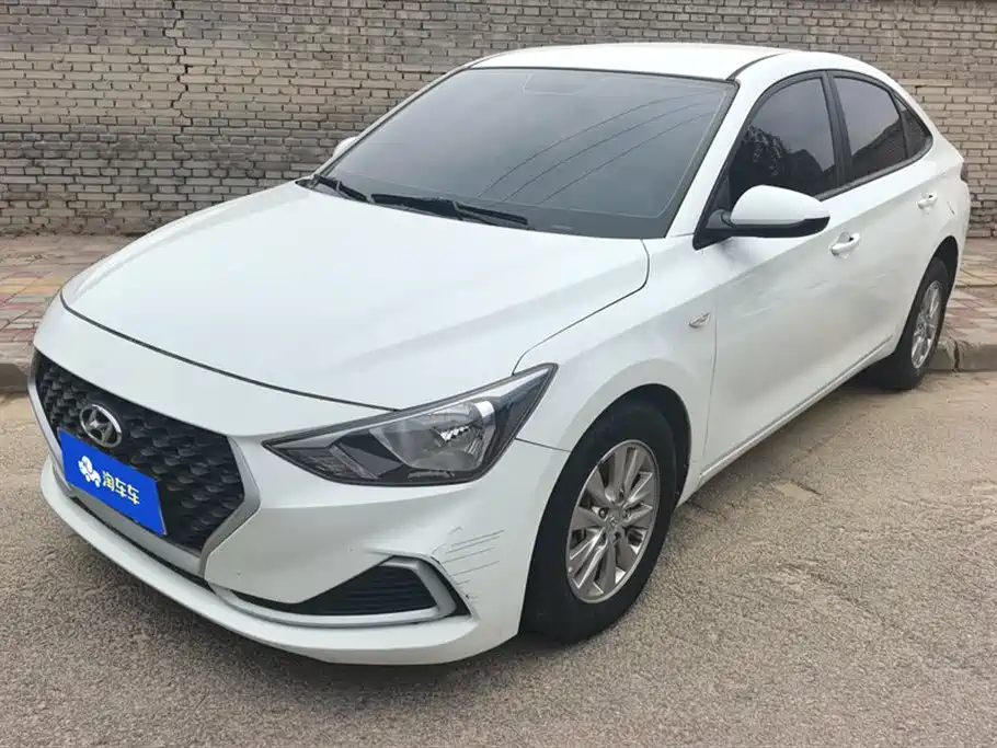 Hyundai Elantra 2022 — фото 1