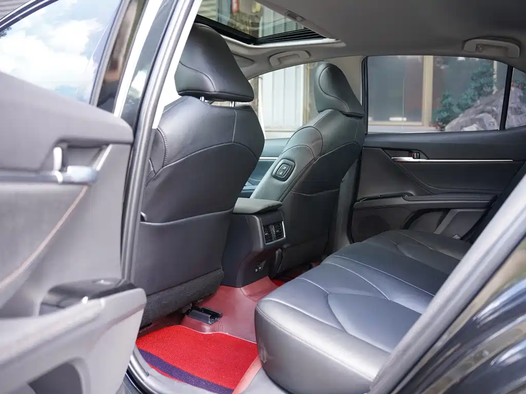 Toyota Camry 2023 — фото 21
