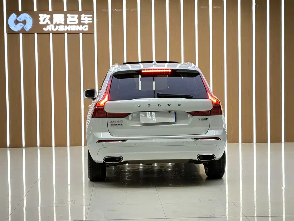 Volvo XC60 2020 — фото 18