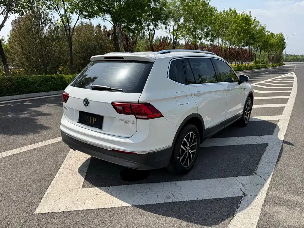 Volkswagen Tiguan L 2018 — фото 9