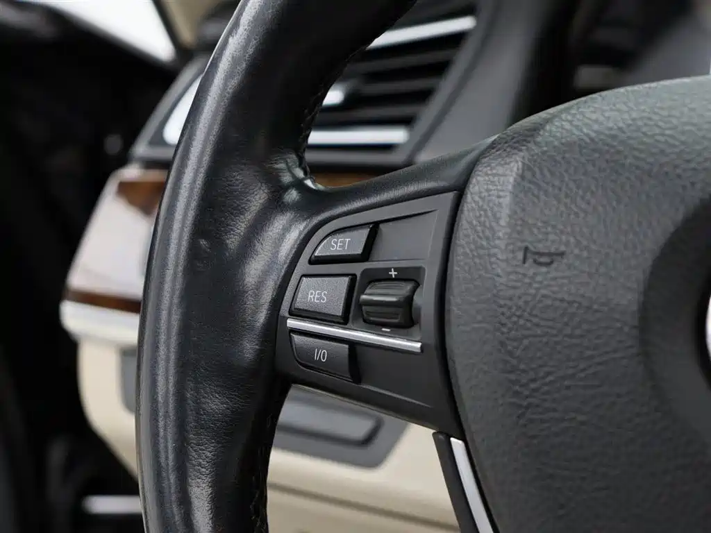 BMW 7 Series 2012 — фото 19