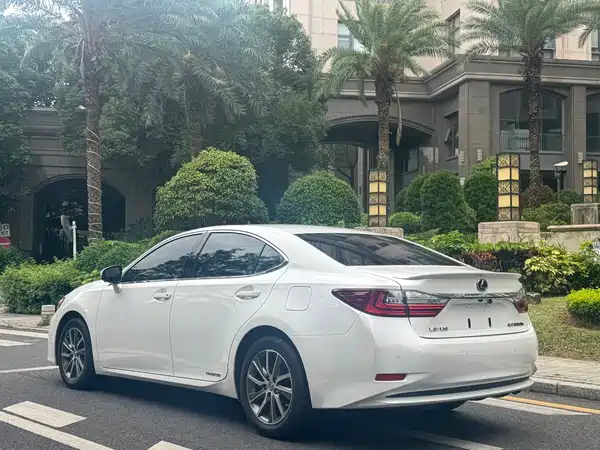 Lexus ES 2018
