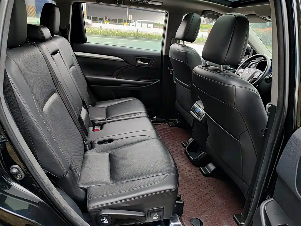 Toyota Highlander 2018 — фото 10