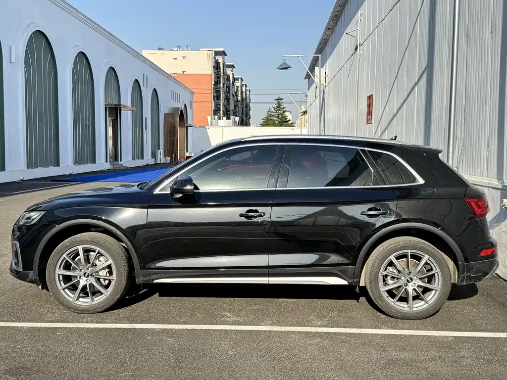 Audi Q5L 2023 — фото 15