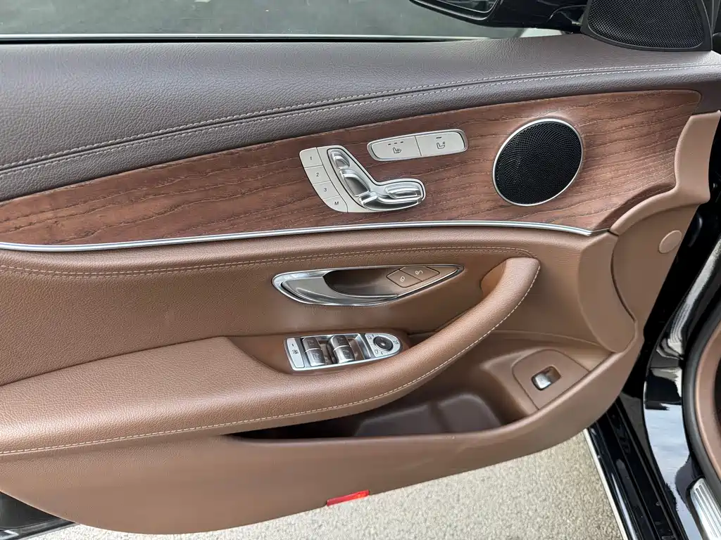 Mercedes-Benz E-Class 2019 — фото 10