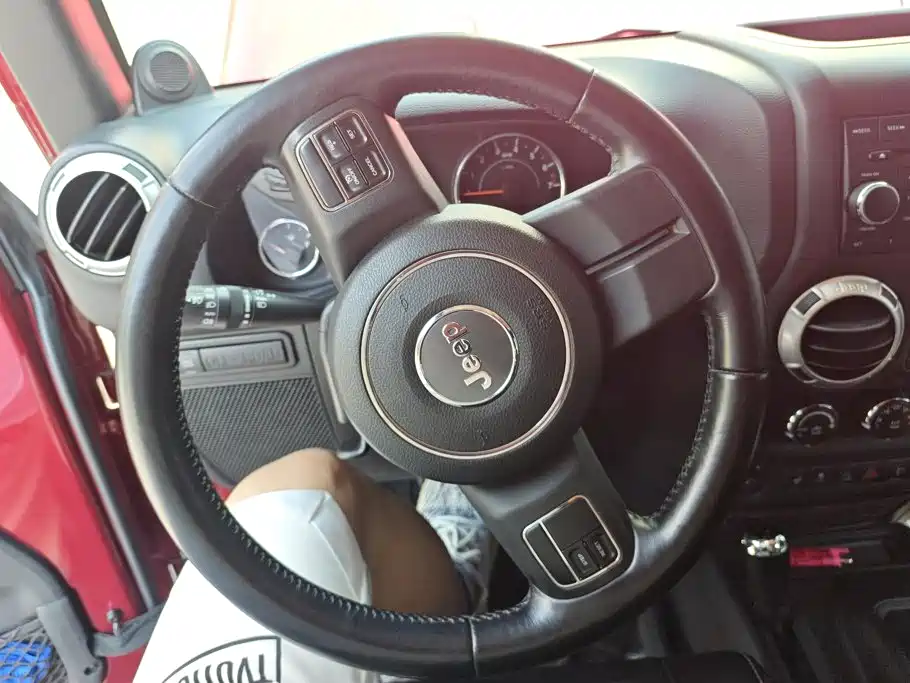 Jeep Wrangler 2012 — фото 15