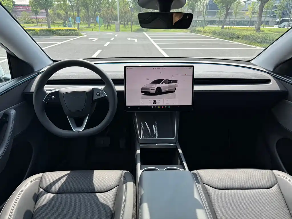 Tesla Model Y 2025 — фото 12