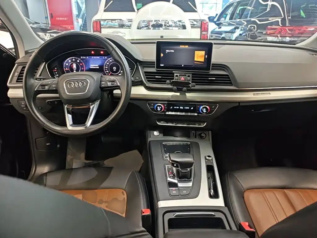 Audi Q5L 2020 — фото 10