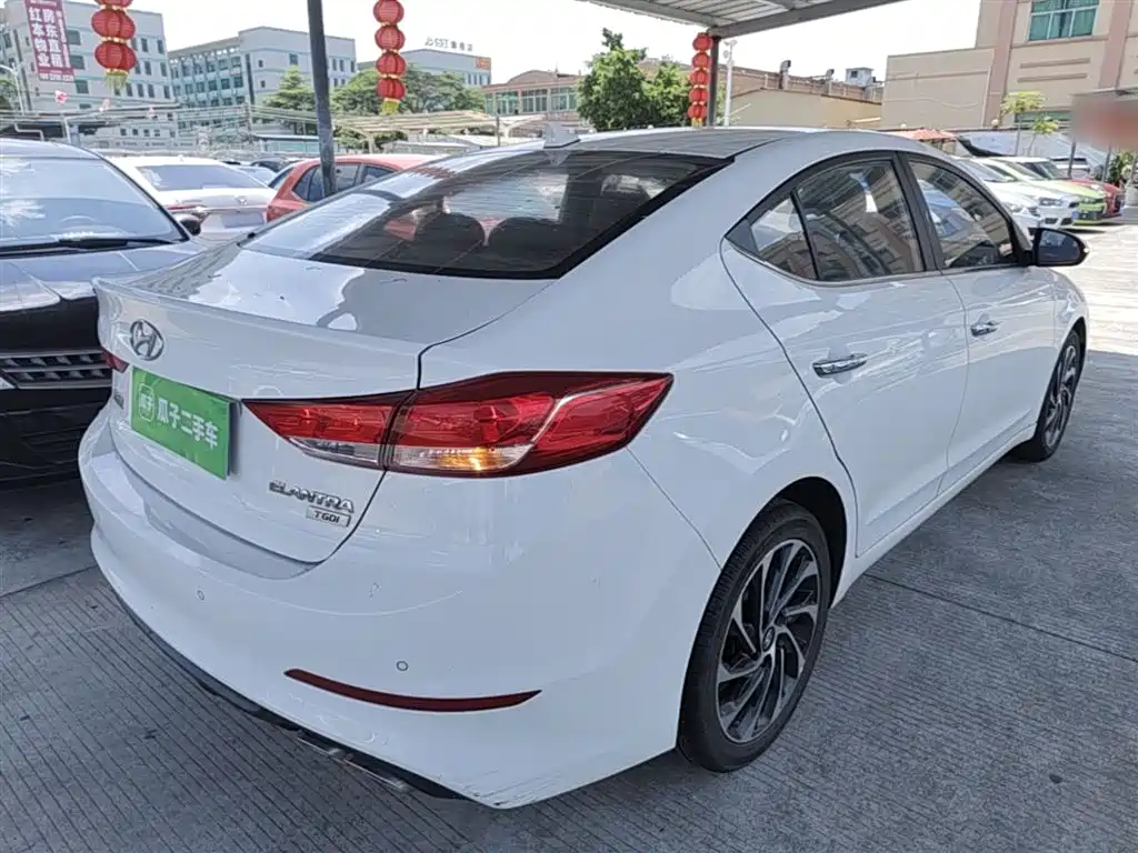 Hyundai Elantra 2019 — фото 7
