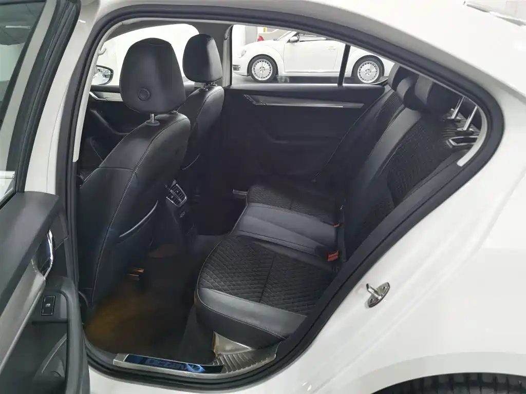 Skoda Octavia 2020 — фото 15