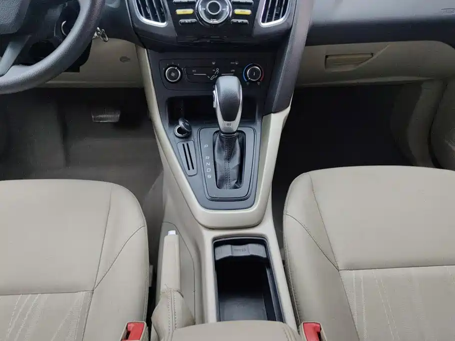Ford Focus 2016 — фото 16