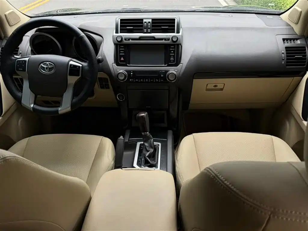 Toyota Prado 2015 — фото 9