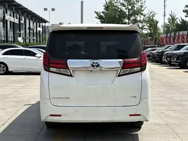Toyota Alphard 2015