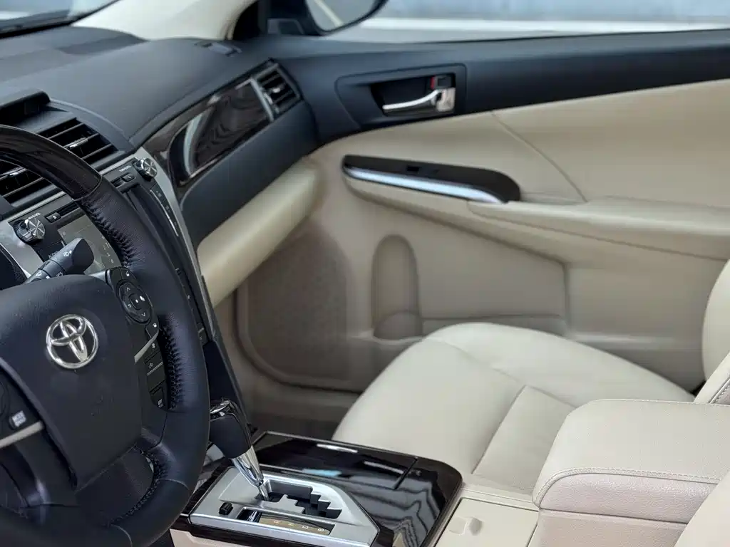 Toyota Camry 2015 — фото 13