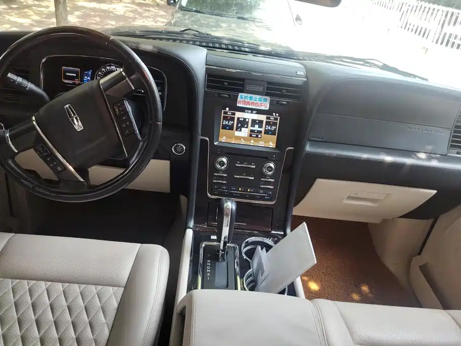 Lincoln Navigator 2018 — фото 12