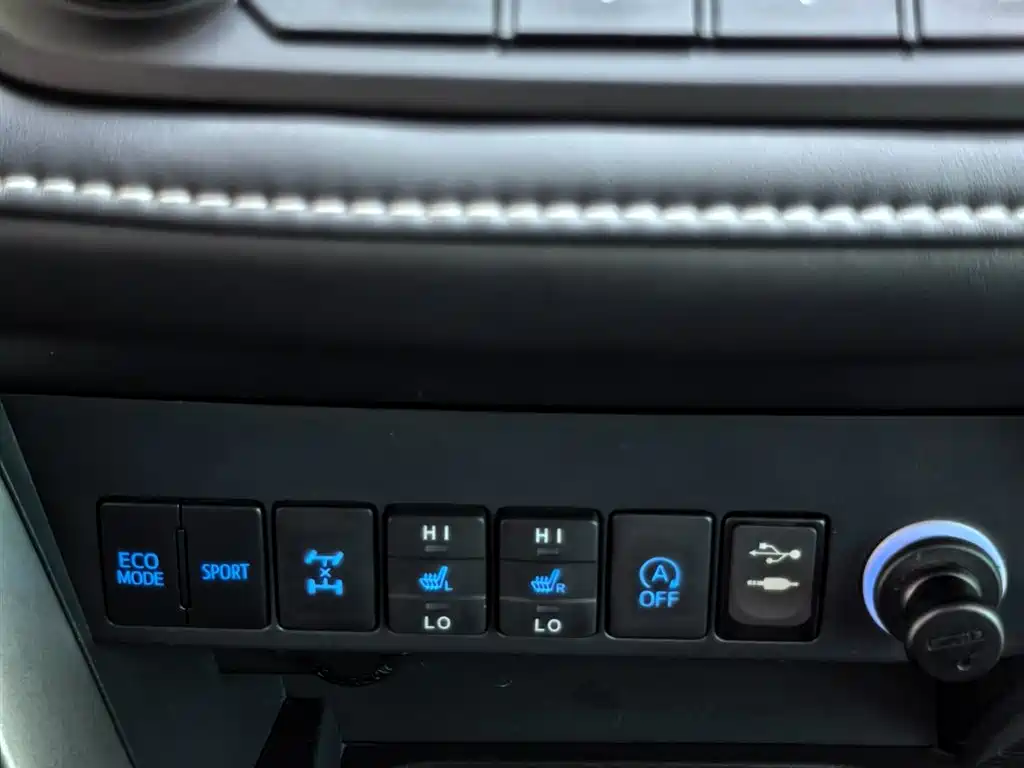 Toyota RAV4 2018 — фото 10