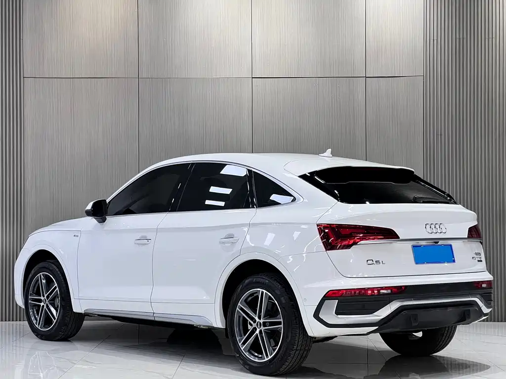 Audi Q5L Sportback 2023 — фото 6
