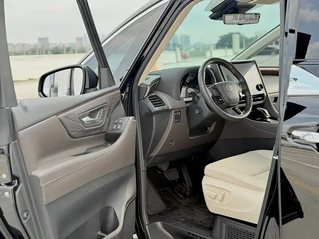 Toyota Alphard 2025 — фото 4