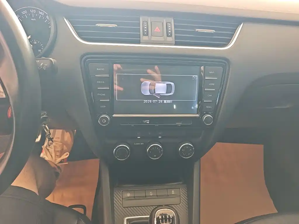 Skoda Octavia 2015 — фото 13