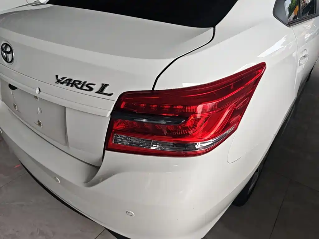 Toyota Yaris L 2020 — фото 8