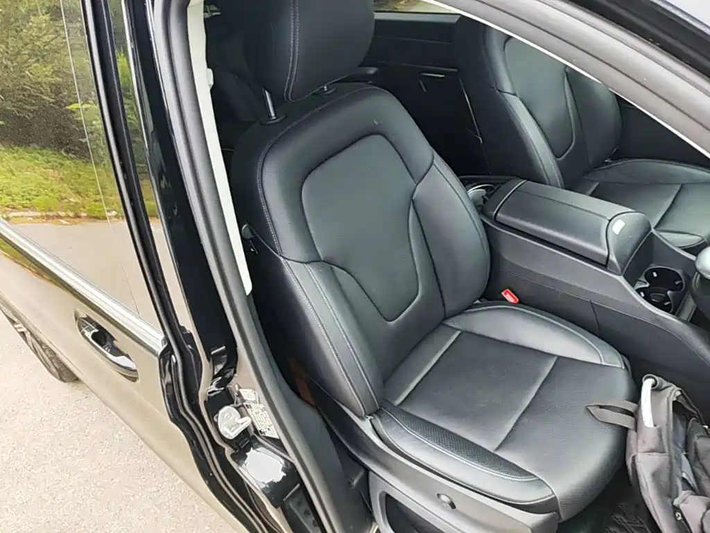 Mercedes-Benz V-Class 2022 — фото 25
