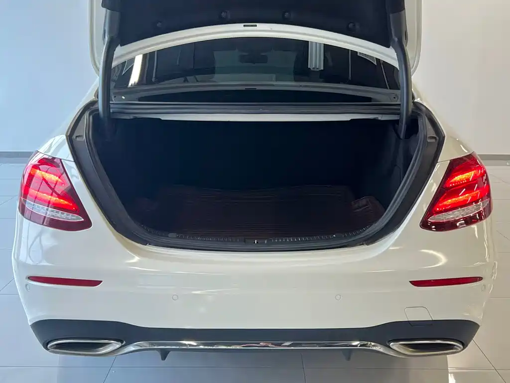 Mercedes-Benz E-Class 2018 — фото 10