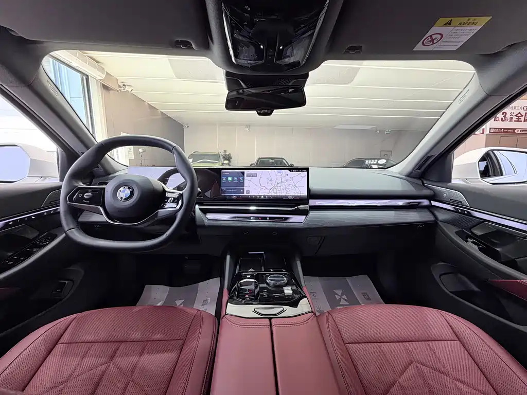 BMW 5 Series 2025 — фото 13