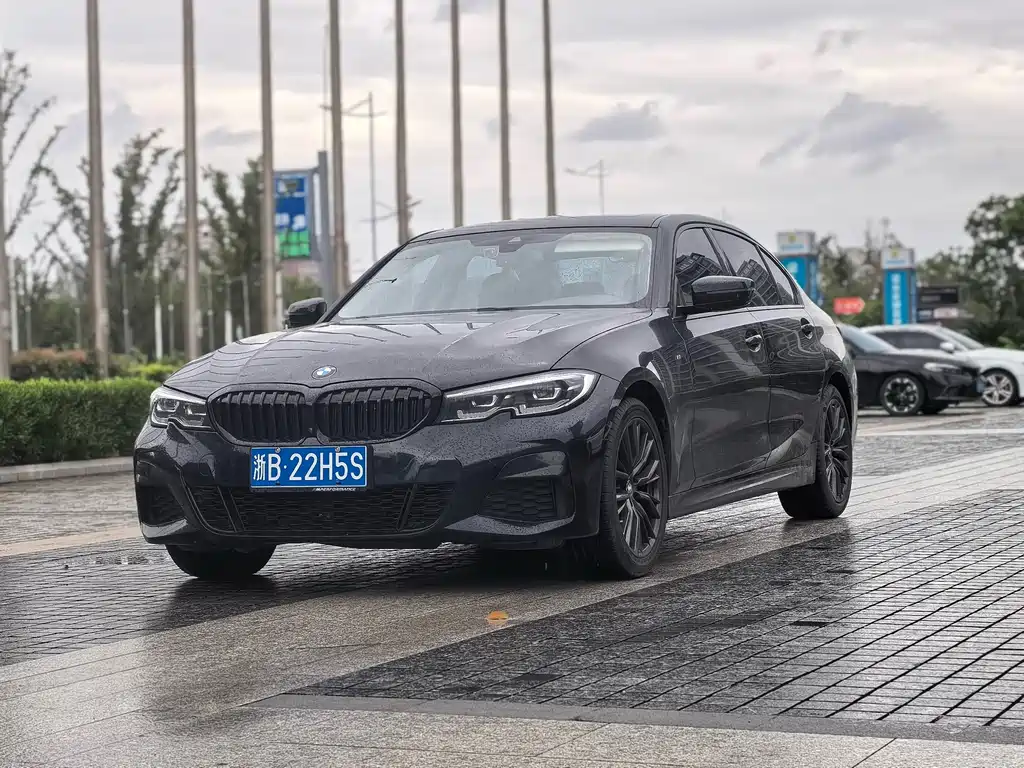 BMW 3 Series 2022 — фото 1