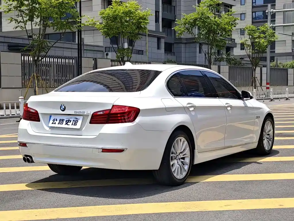 BMW 5 Series 2016 — фото 5
