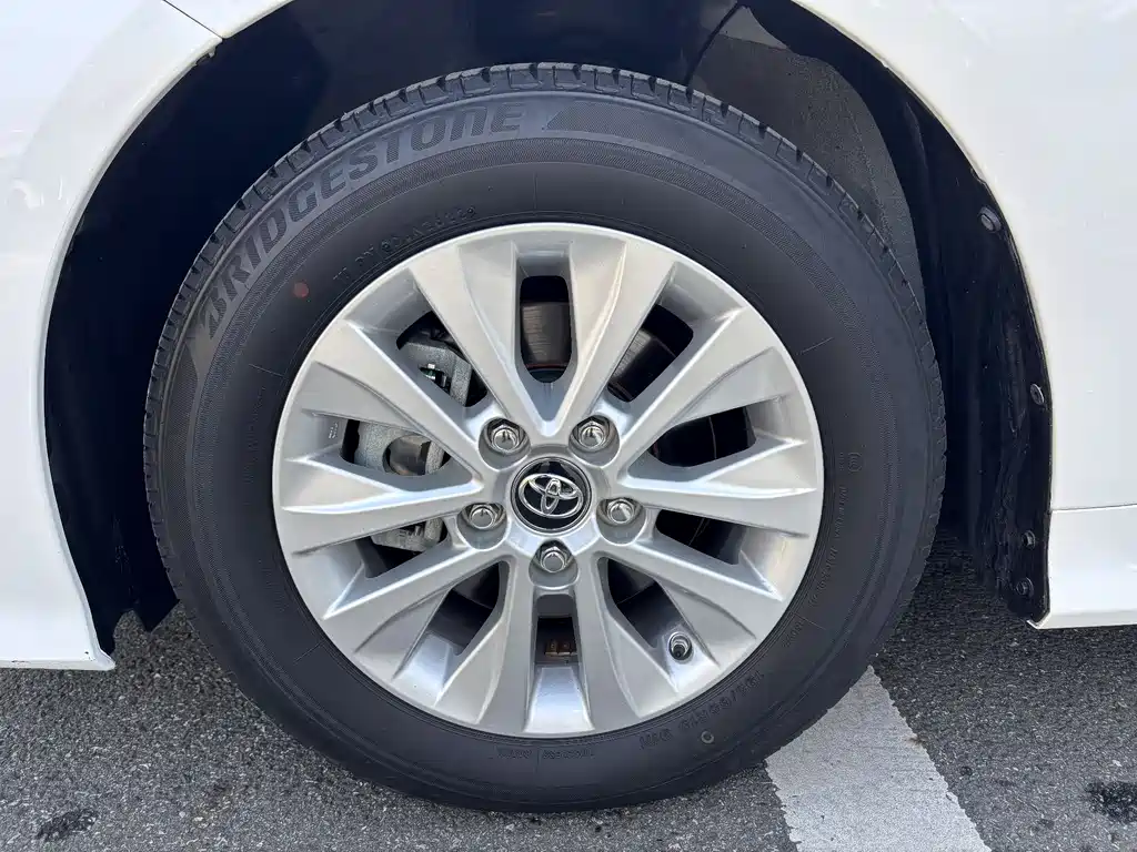 Toyota Corolla 2023 — фото 15