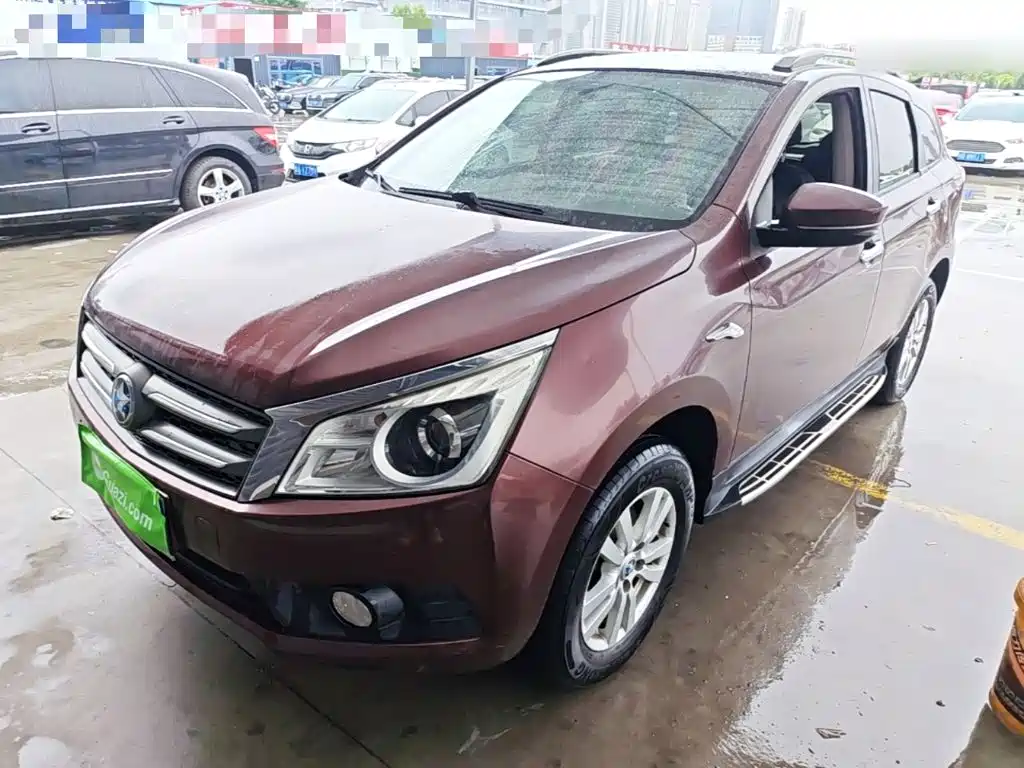 Venucia T70 2015