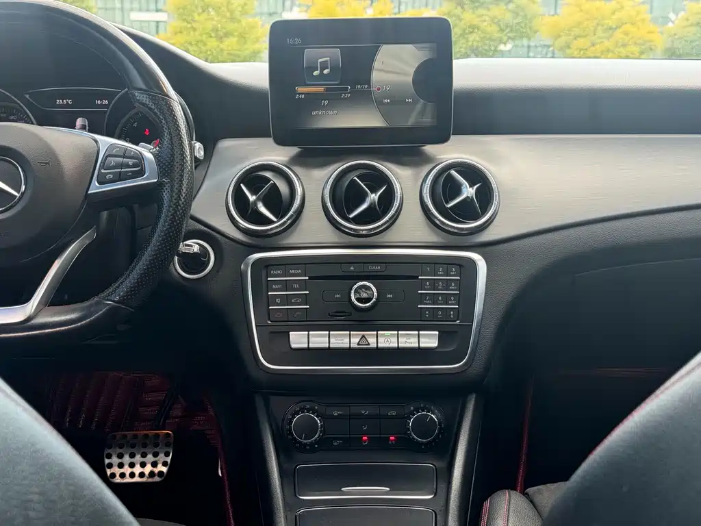 Mercedes-Benz CLA 2017 — фото 15