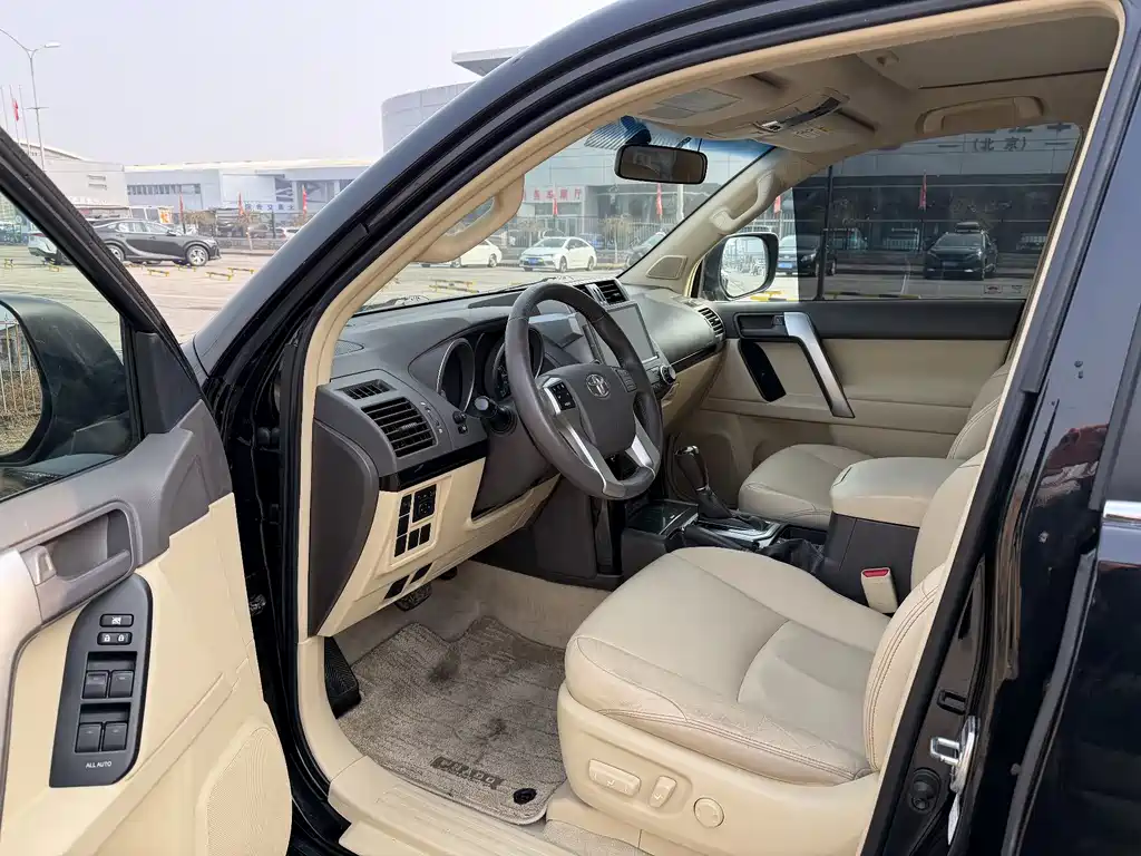 Toyota Prado 2015 — фото 10