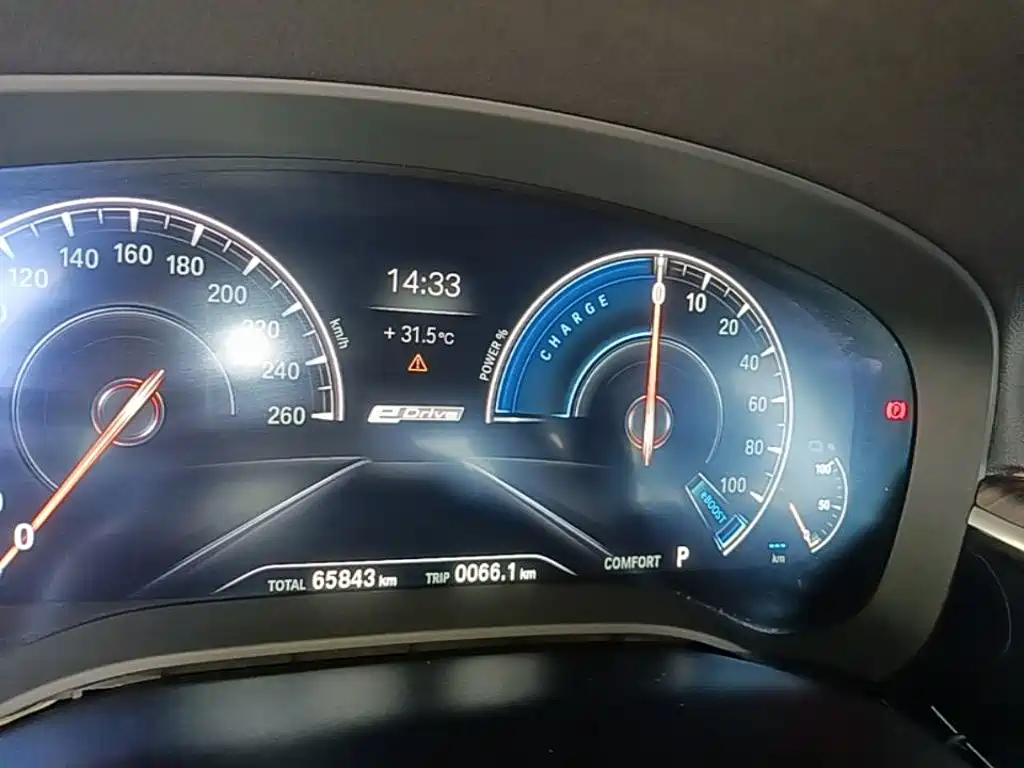 BMW 5 Series New Energy 2019 — фото 12