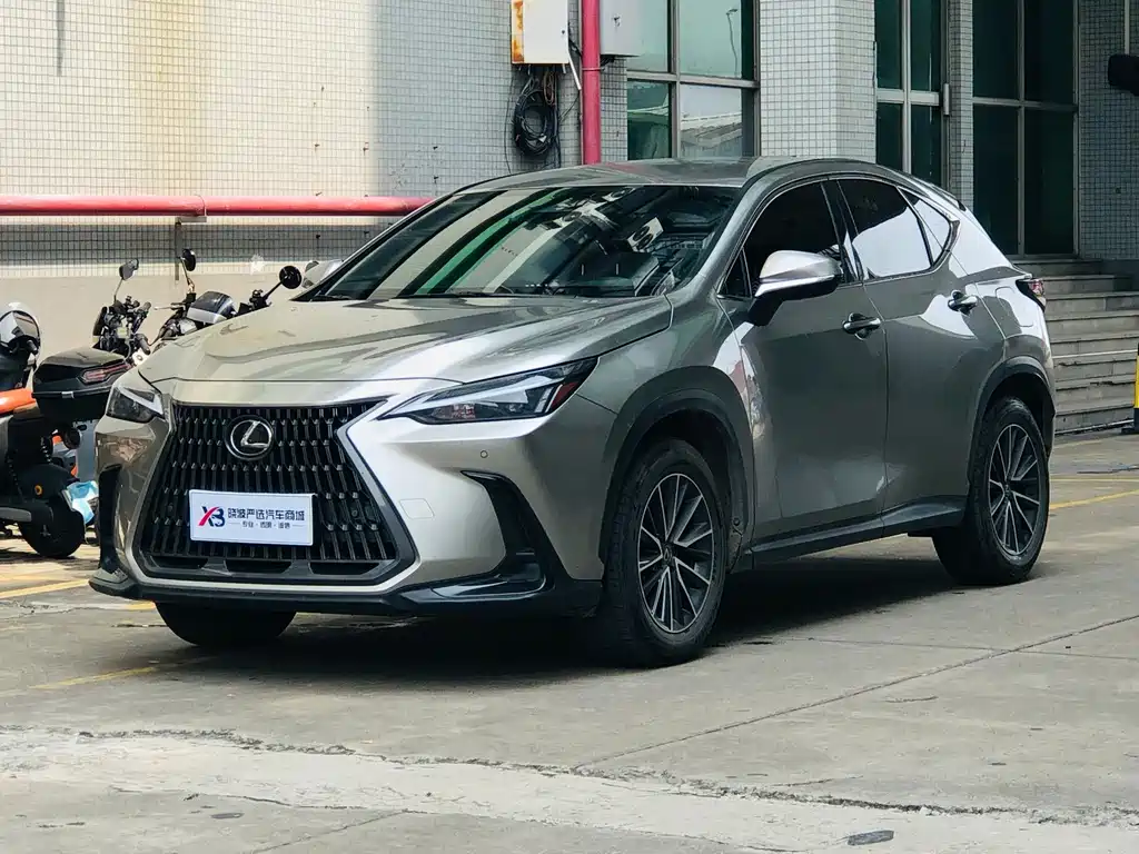Lexus NX 2023 — фото 1