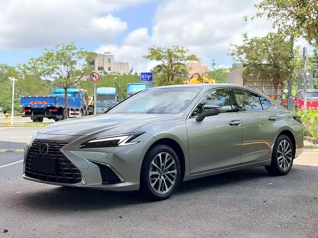 Lexus ES 2025 — фото 1