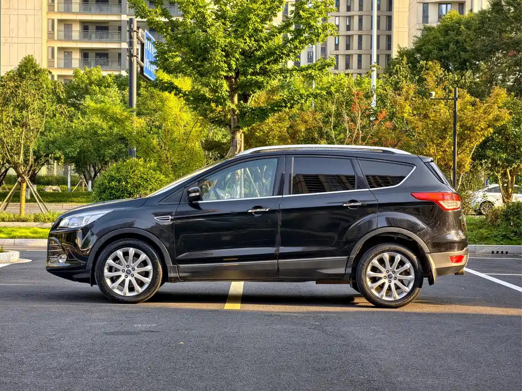 Ford Kuga 2013 — фото 8